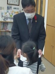 赤い羽根共同募金をお届けしました。
