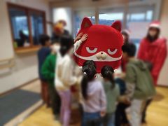 マルハン室蘭店様より「にゃんまる」サンタがやってきました!
