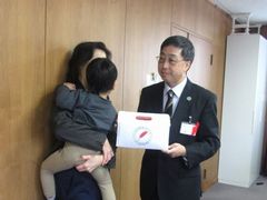 赤い羽根共同募金をお届け